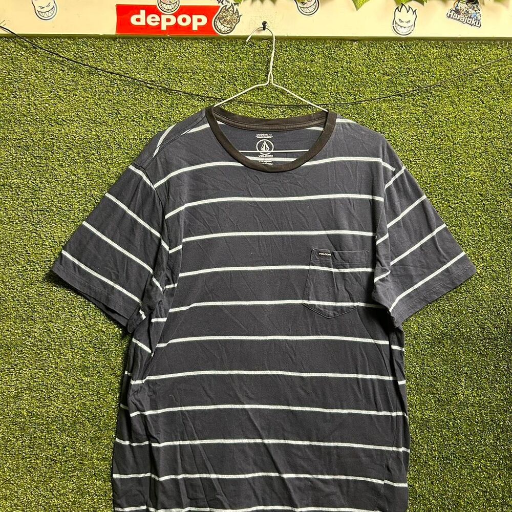 Volcom Men's Navy and Blue T-shirt